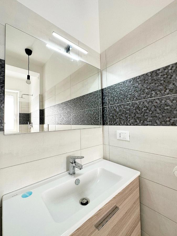 Wh - Cuore Home - Attico Monolocale Con Parcheggio Gratuito - 5 Minuti Dal Centro - Wifi San Remo Kültér fotó