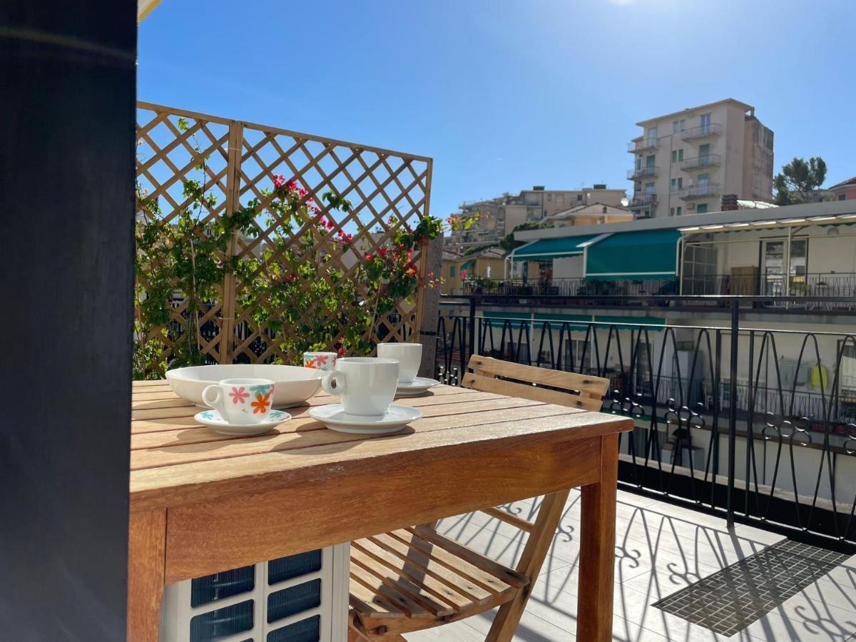 Wh - Cuore Home - Attico Monolocale Con Parcheggio Gratuito - 5 Minuti Dal Centro - Wifi San Remo Kültér fotó