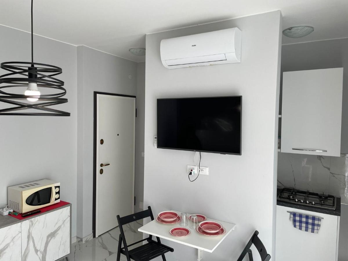 Wh - Cuore Home - Attico Monolocale Con Parcheggio Gratuito - 5 Minuti Dal Centro - Wifi San Remo Kültér fotó
