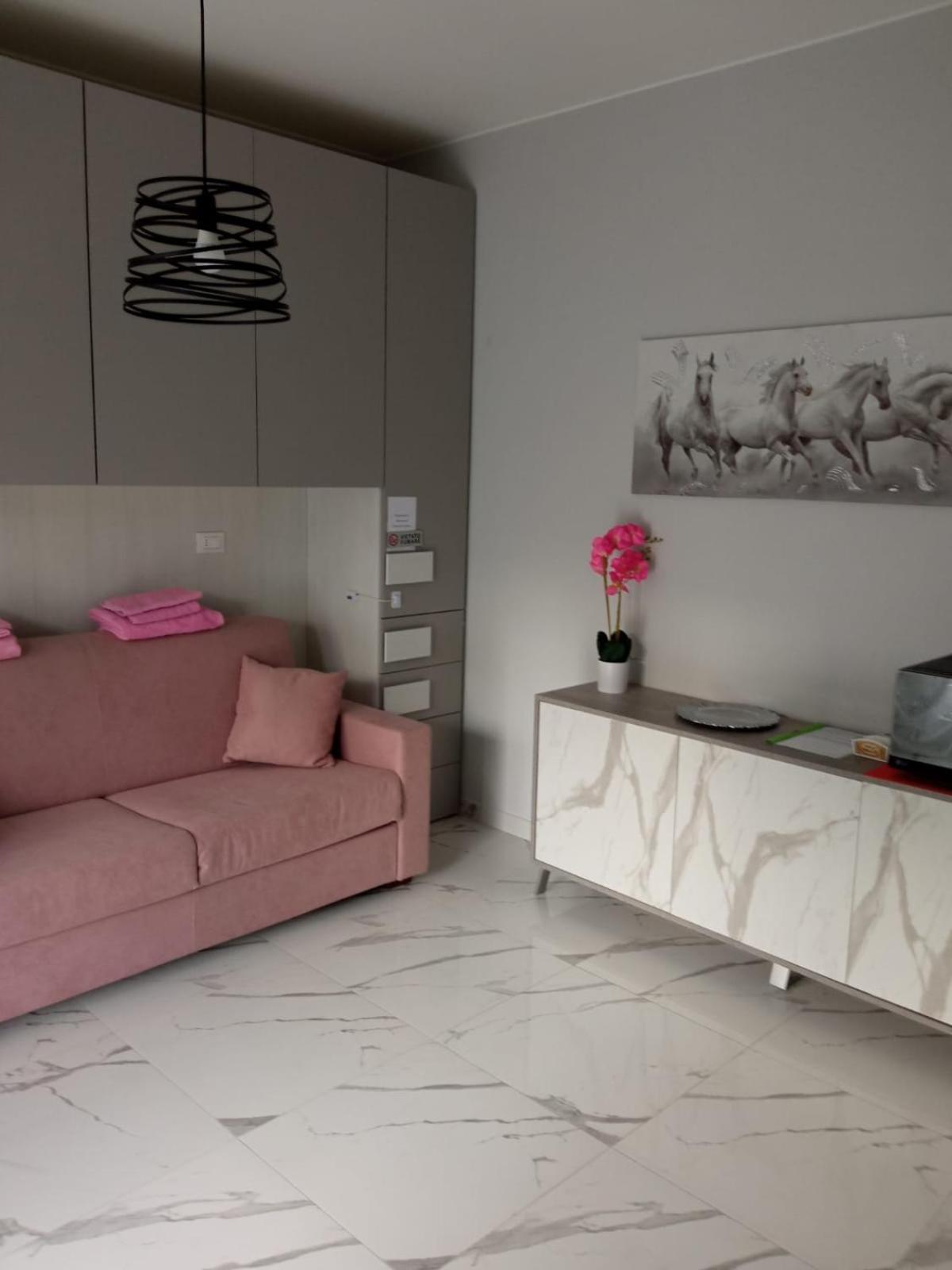 Wh - Cuore Home - Attico Monolocale Con Parcheggio Gratuito - 5 Minuti Dal Centro - Wifi San Remo Kültér fotó